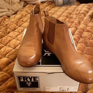 Women’s booties Frye size 7